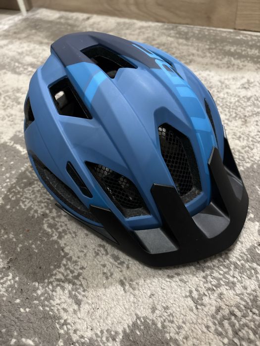 Каска за колело марка cube