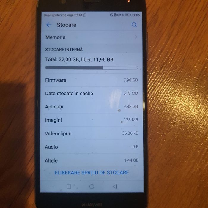 Vând s-au schimb leptop