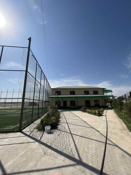 Ер СОТИЛАДИ , бинолари билан.