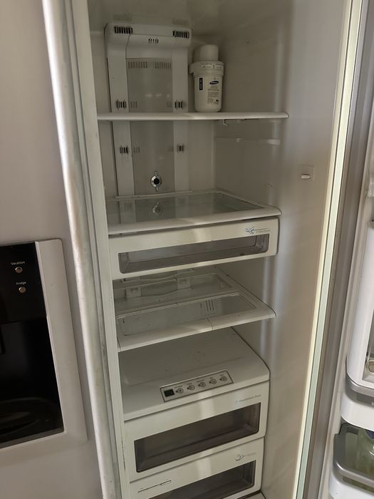 Холодильник Samsung