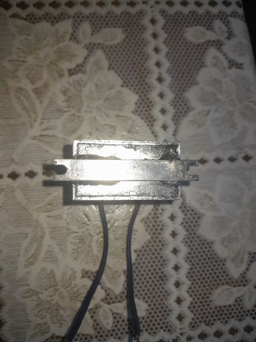 Vând foarte convenabil un filtru pentru difuzoare marca tesla