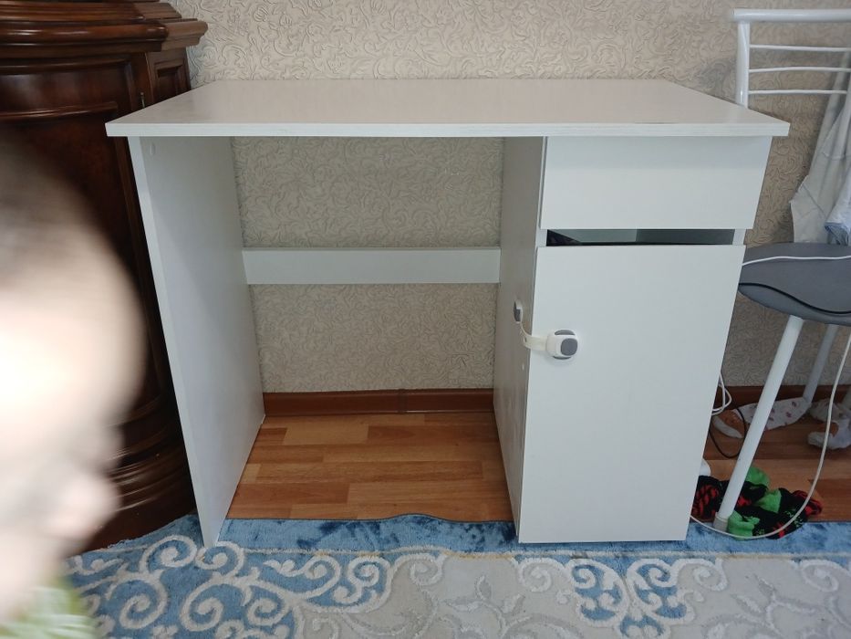 Продам письменный стол