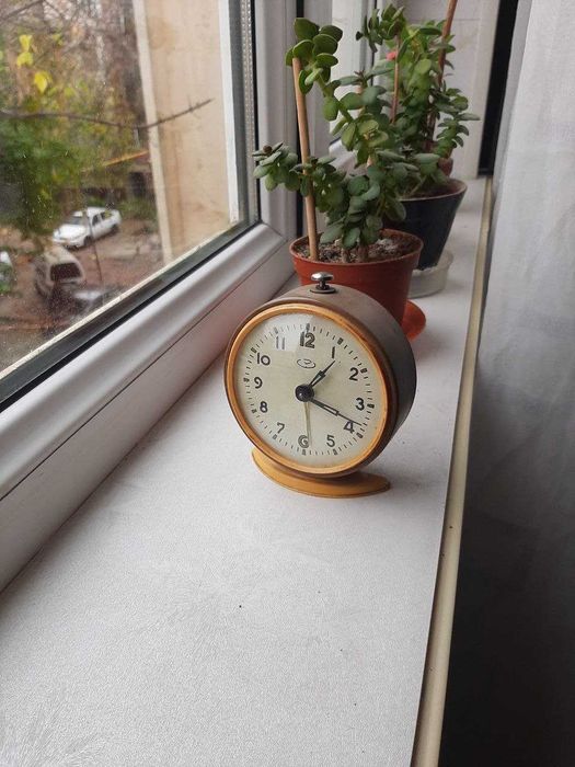 часы настольные цена за три штуки см.фото