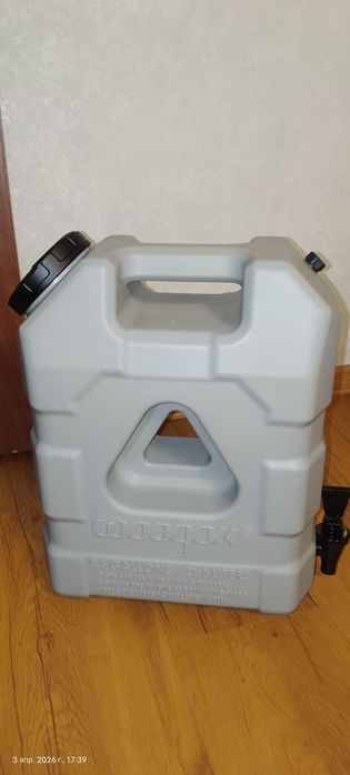 Канистра на машину с краном