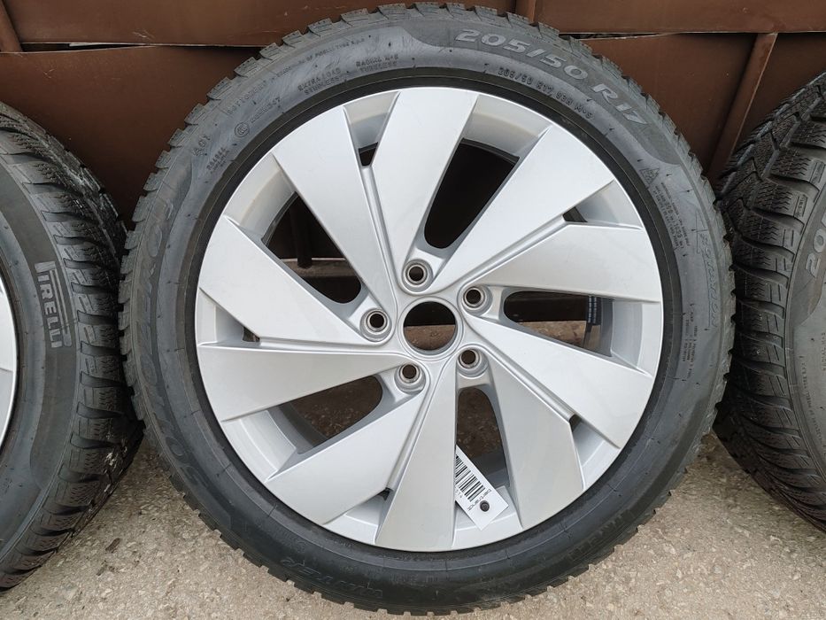 VW Golf 8, Фолксваген 205/50/17 цола