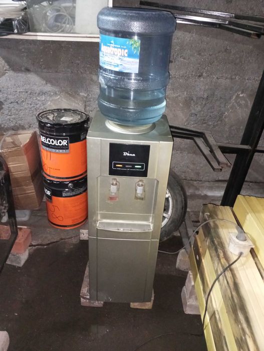 Кулер для воды с морозильником