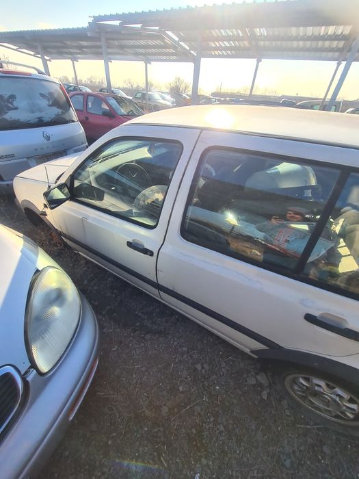 Голф 3.  1.6 бензин