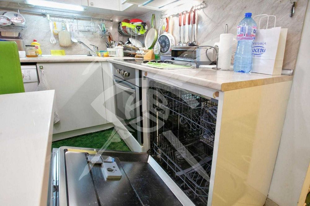 Дава се под наем Тристаен апартамент в Варна, Колхозен пазар - 65 кв.м за 300 € - Снимка #1