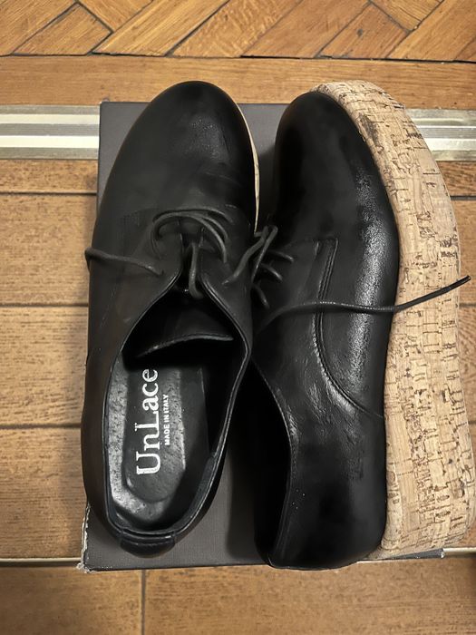 Pantofi cu platforma din piele