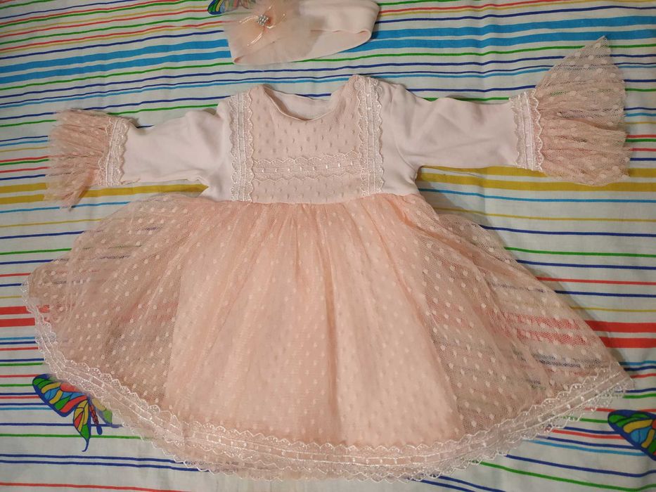 Платье для девочки 4-5 месяцев. Цвет персиковый.