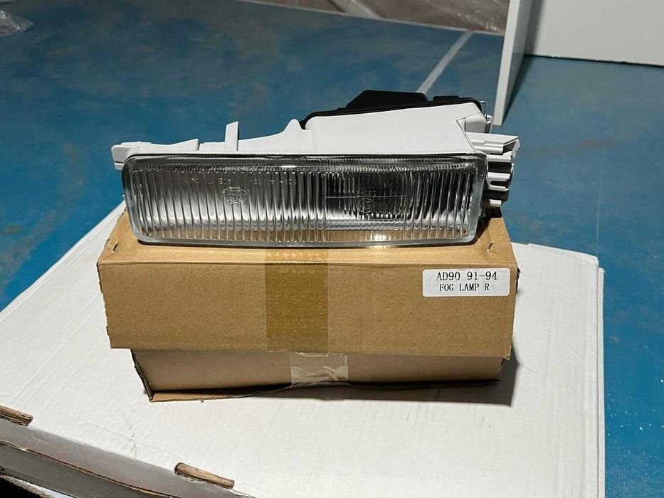 Новая противотуманка Audi80 комплект