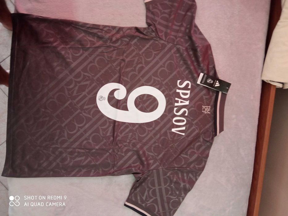 тениски нови адидас и найк.