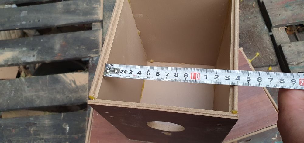 Cuiburi pentru pasari de colivie