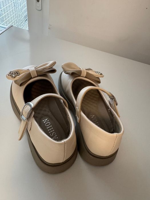 Vând Adidas pantofi