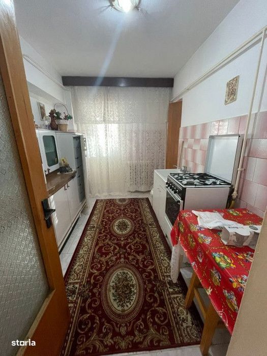 - Apartament 3 camere Calarasilor, suprafata totala 73mp