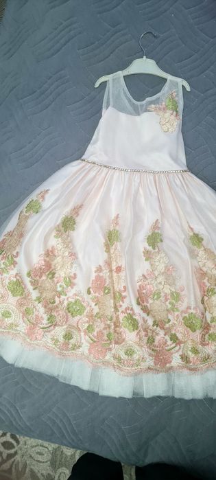 Продам очень красивое платье.