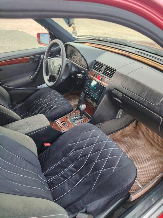 Автомобиль мерседес