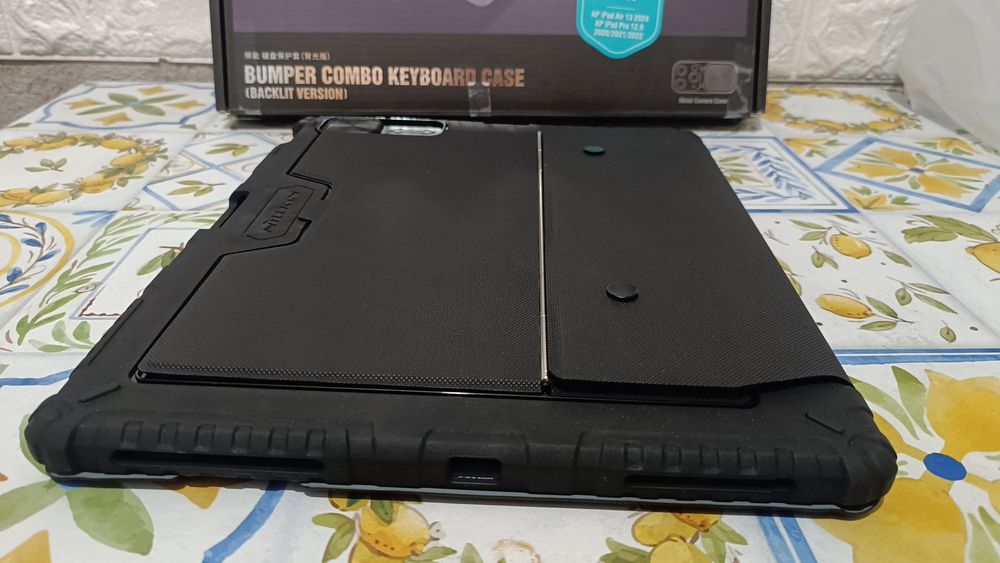 Husa cu tastatura pentru iPad Air de 13 Inch Nillkin ,iluminat,reglab