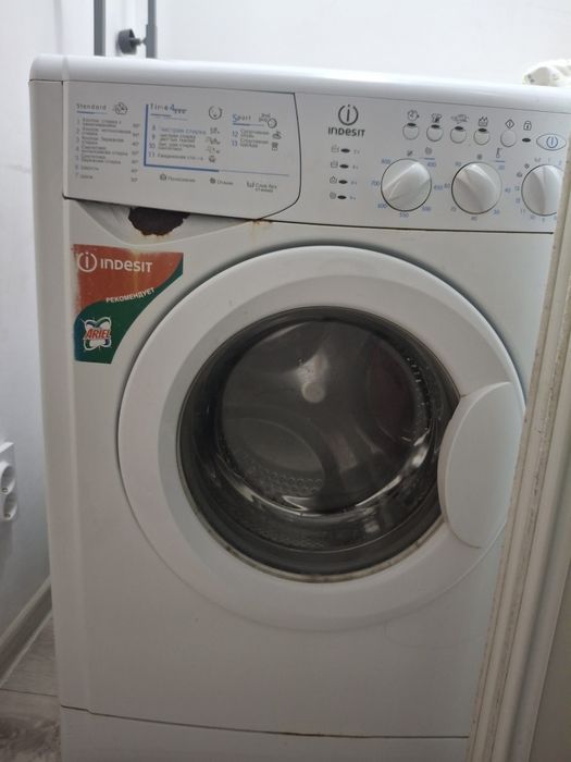 Продам стиральную машину Indesit