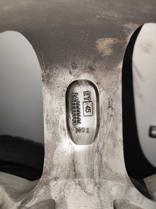 Джанти за Мерцедес със зимни гуми Brigstone Blizzak 17"