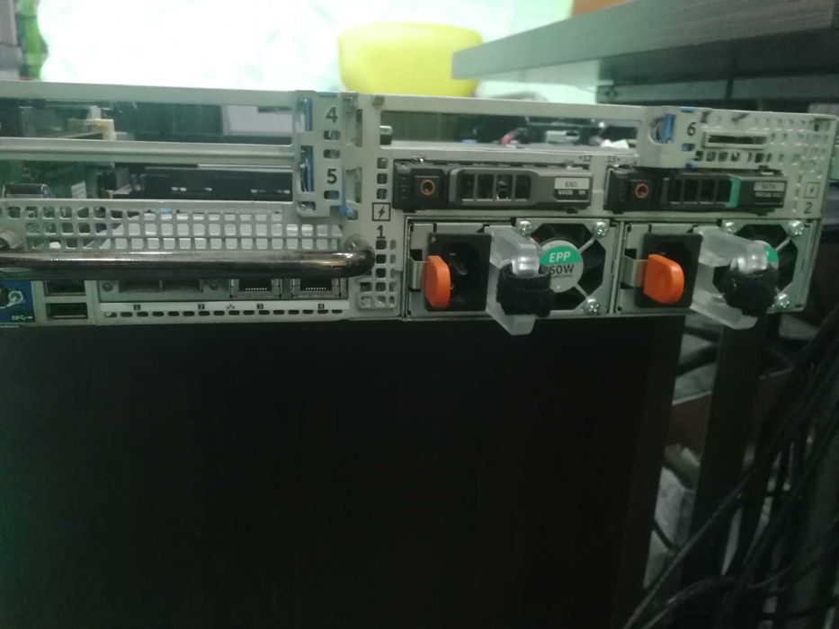 Продавам сървър на Делл - Dell PowerEdge R730dx 12xLFF + 2xSFF - 32GB DDR4 - 49TB дискове