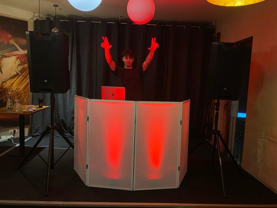 DJ pentru evenimente: nunți, majorate, botezuri, petreceri în cluburi.