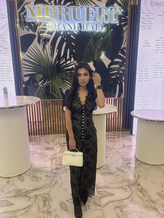 Новое платье с этикеткой