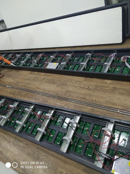 LED экраны и бегущие строки.