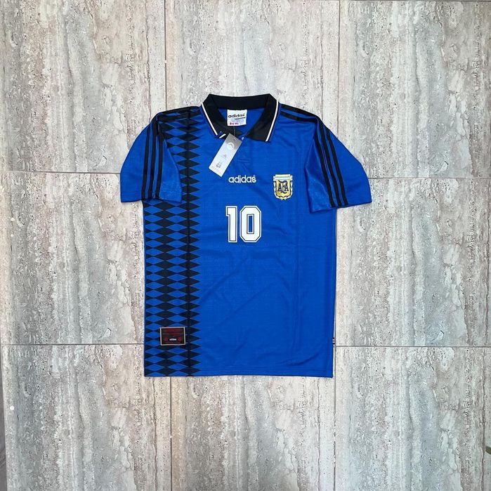 Продается ретро футбольные формы