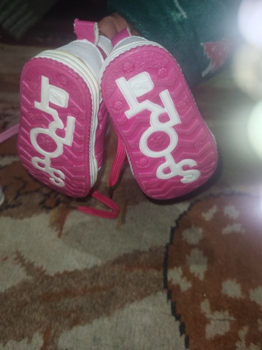 Adidași fetițe 5-6 luni