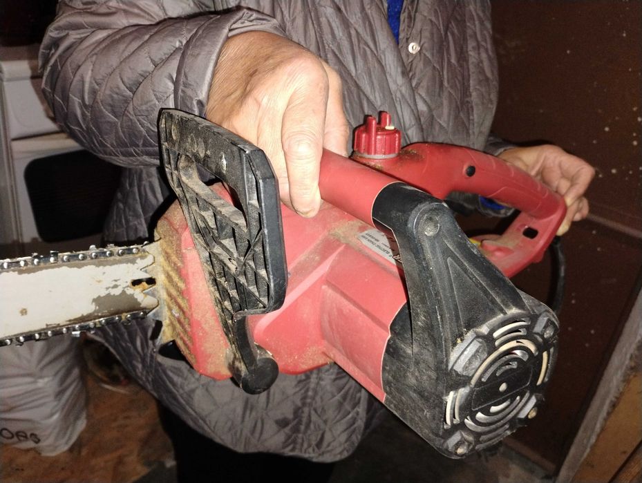 Резачка за дърва на ток