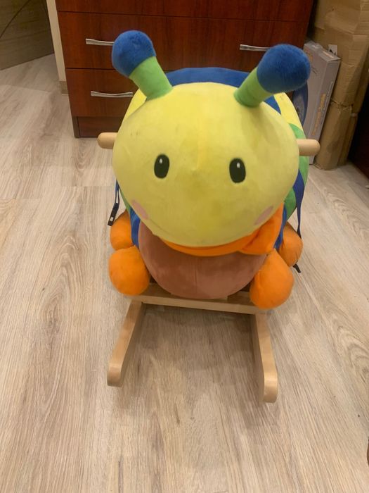 Люлка гъсеница със звук