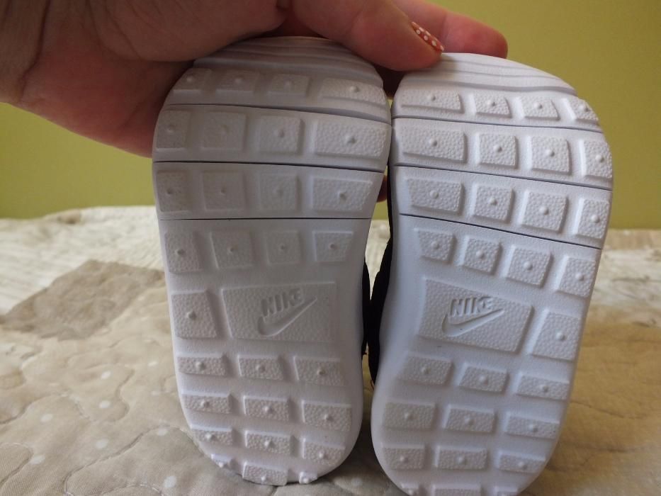 Оригинални Нови маратонки NIKE ROSHE