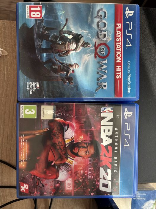 Продавам PS4 pro 1TB с един джоистик