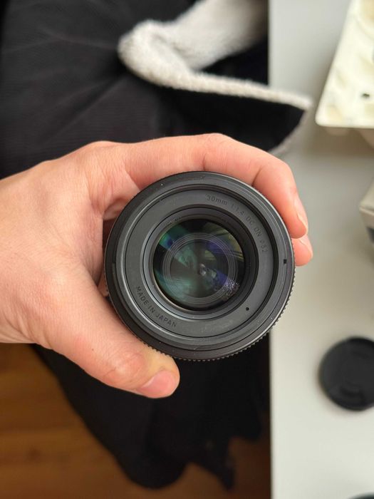 Напълно работещ SIGMA 30 mm f / 1.4 DC DN Sony E-mount + подарък