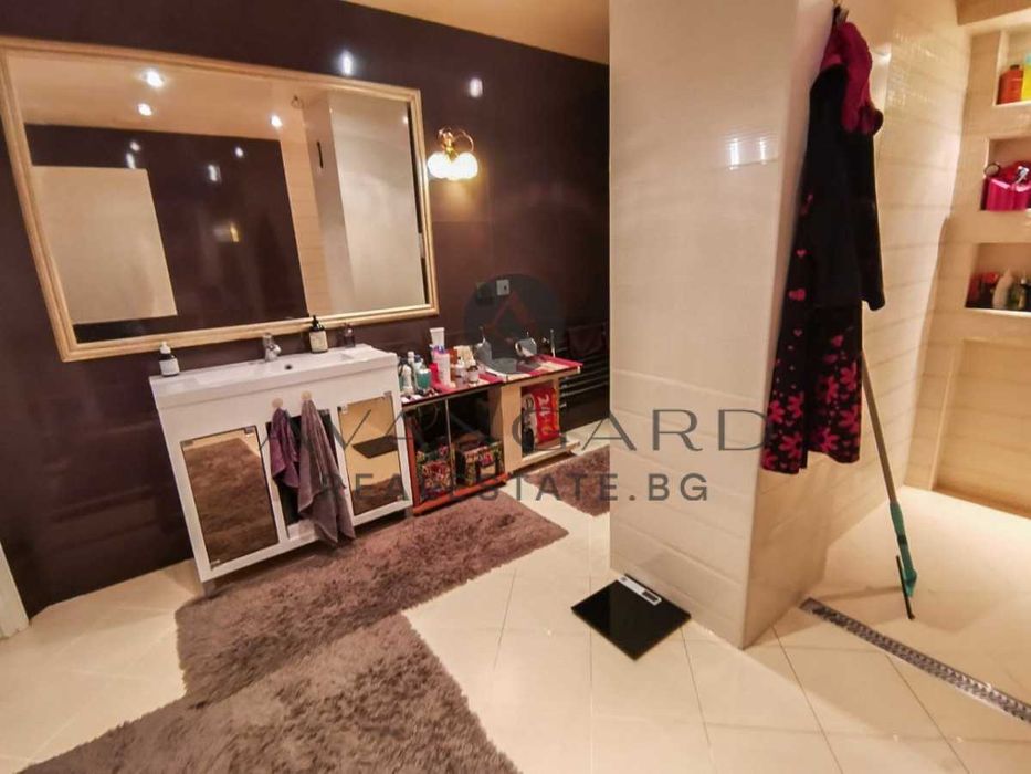 оф.11026 Многостаен с Паркомясто Герджика