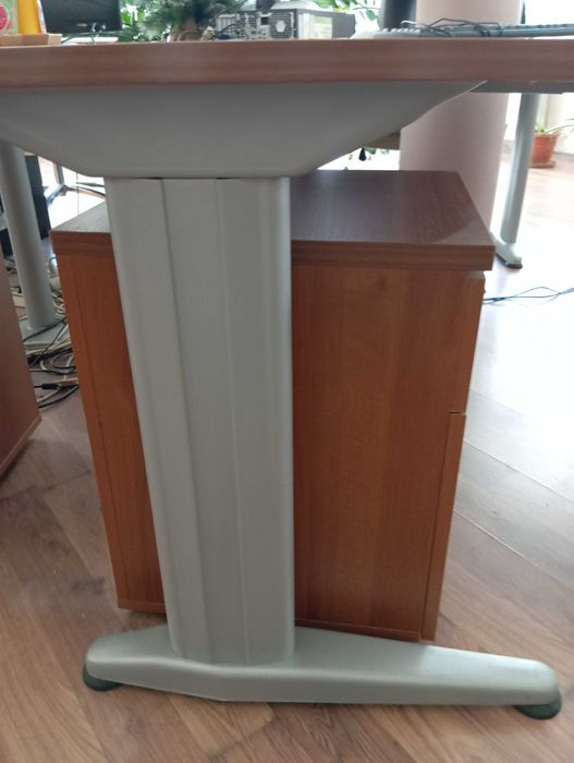 Офис бюра с контейнери