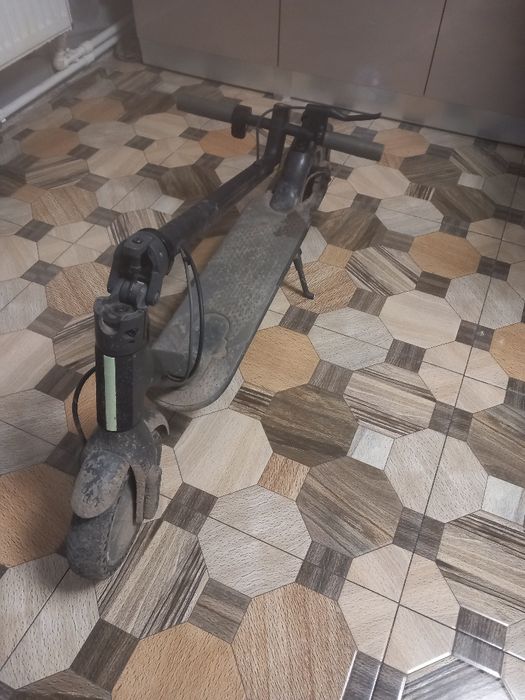 Vând trotineta xiaomi