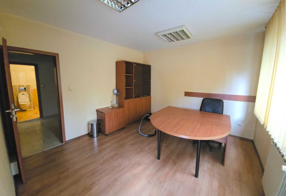 Дава се под наем Офис в София, Гоце Делчев - 250 кв.м за 950 € - Снимка #2