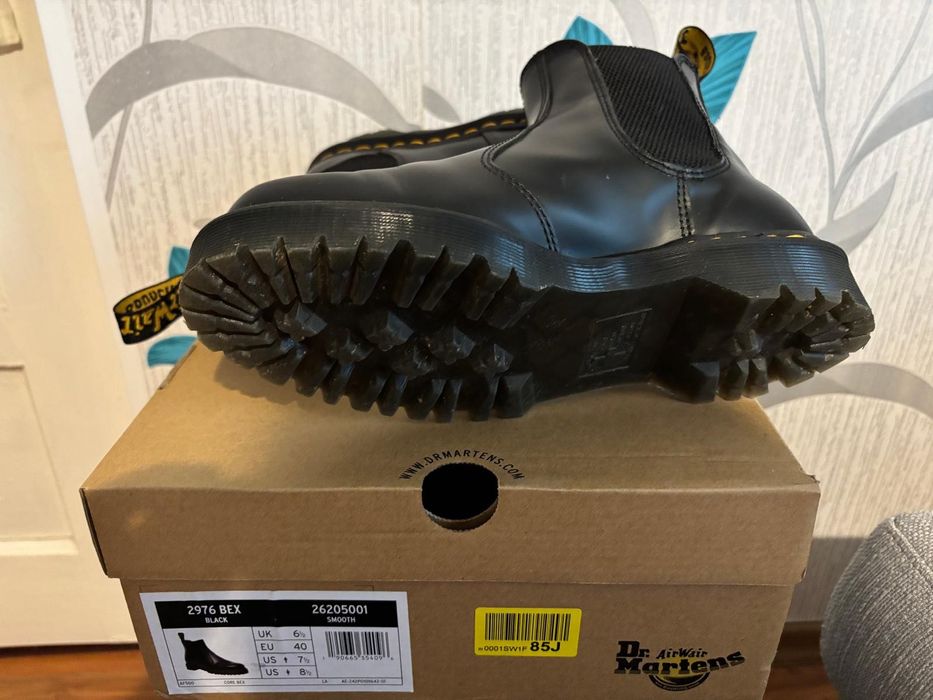 Vând ghete noi Dr Martens