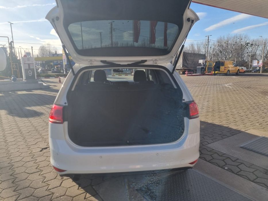 Volkswagen Golf 1.6 TDI BlueMottion

GOLF 7
1.6 TDI BLUEMOTION 
AUTOMA