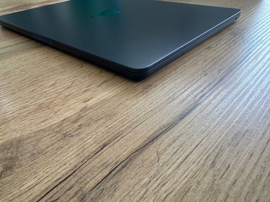 MacBook Air 13" M4 Chip 10-CPU, 8-GPU, 16GB RAM, 256GB SSD В ГАРАНЦИЯ