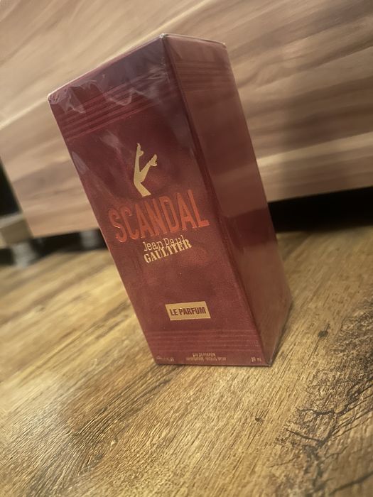 Vand parfumuri  aduc si la comanda