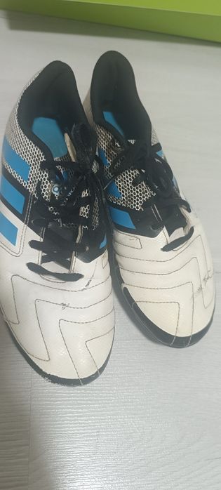 vând ghete de footbal adidas