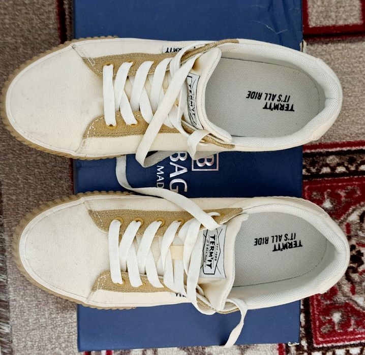 Продам женский кеды