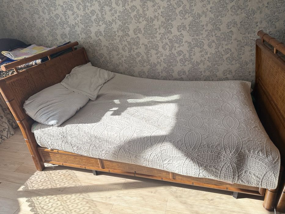 1,5 спальные кровати с матрасом