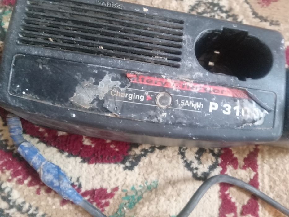 Зарядное устройства на шуруповерт  пит