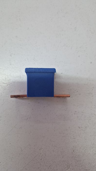 Предохранитель 100А.