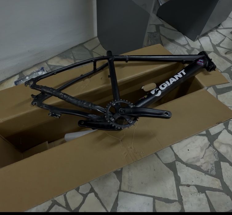 Продам раму size:M под 26 колеса