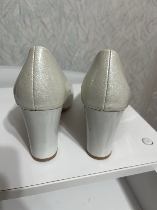 Продам женские туфли